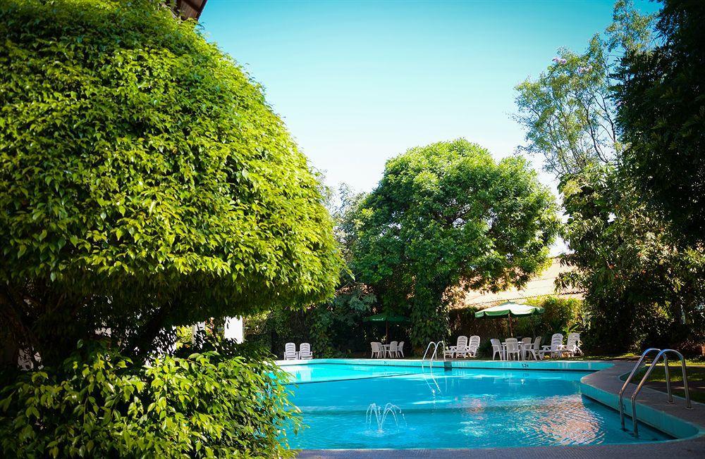 Hotel Hilltop キャンディー エクステリア 写真